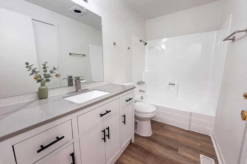 Photo 11 of 17 of 5216 SE 132nd Ave, Portland, OR