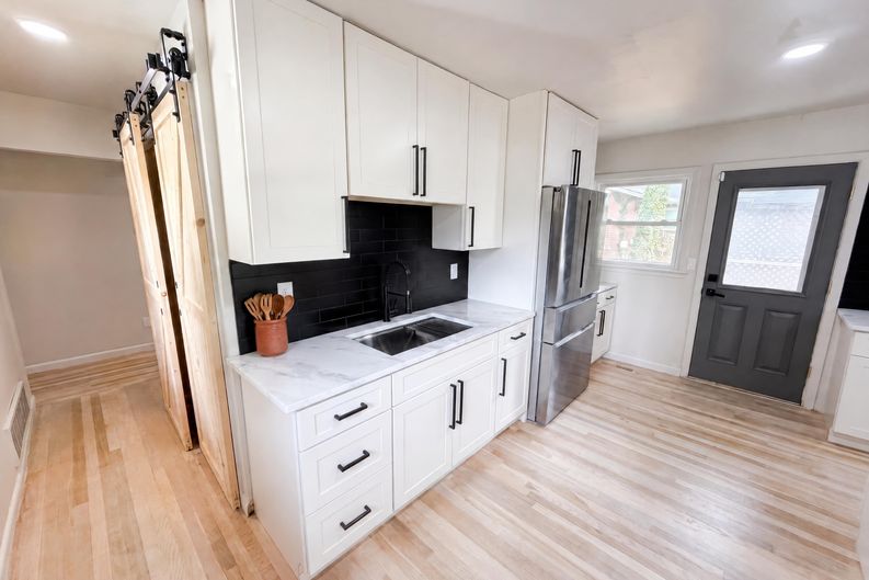 Photo 11 of 30 of 3807 Greenhill Dr, Atlanta, GA