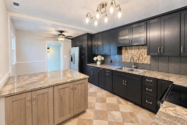 Photo 7 of 18 of 1208 Terrell Dr, High Point, NC