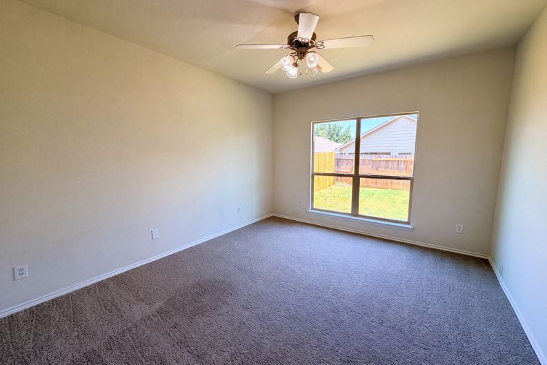 Photo 4 of 18 of 4038 Golden Rod Dr, Forney, TX