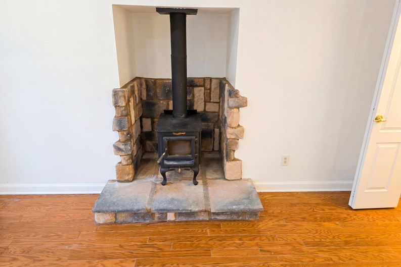 Photo 10 of 31 of 472 Brentwood Dr, Lake Arrowhead, CA