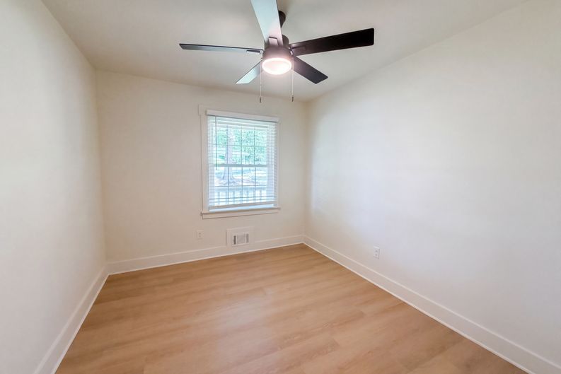 Photo 11 of 18 of 4747 Nelda Dr, Austell, GA