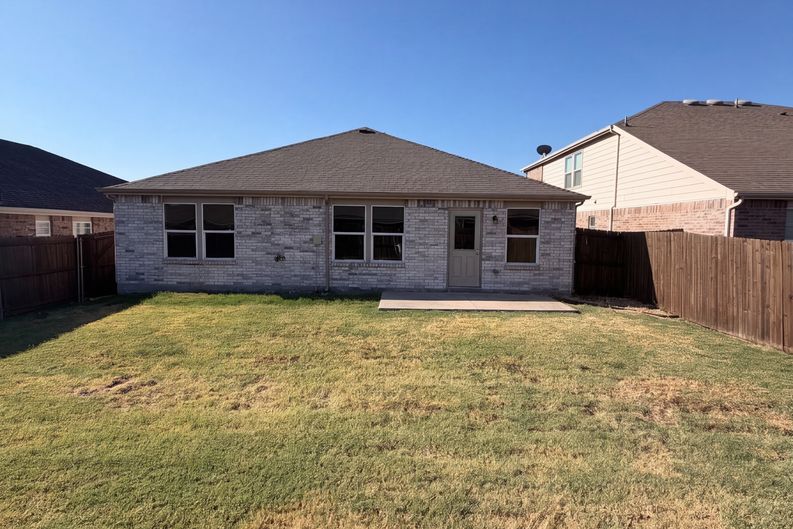 Photo 5 of 16 of 3029 Adrian Creek Dr, Little Elm, TX