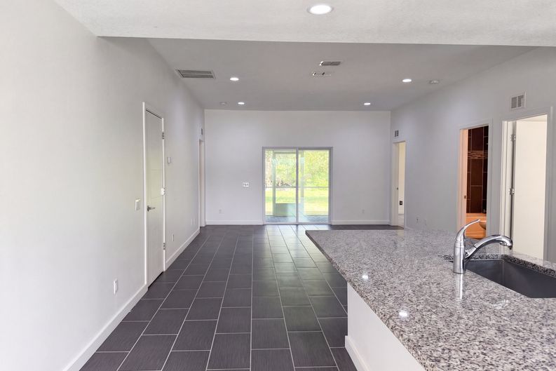 Photo 7 of 22 of 2840 S Shade Ave, Sarasota, FL