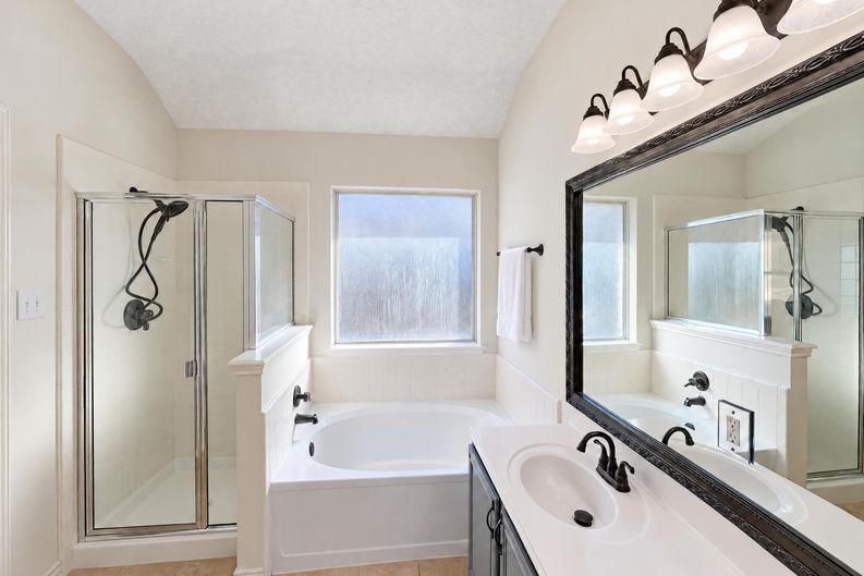 Photo 13 of 25 of 4541 Crystal Ln, Garland, TX