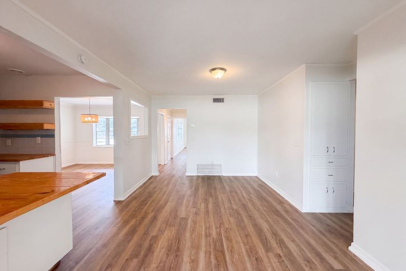 Photo 9 of 24 of 6907 Spencer Cir, Tampa, FL
