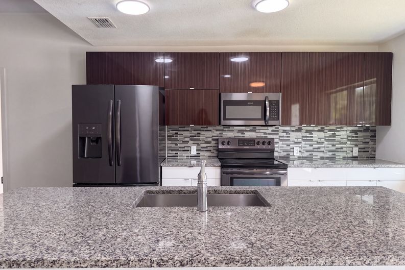 Photo 6 of 22 of 2840 S Shade Ave, Sarasota, FL