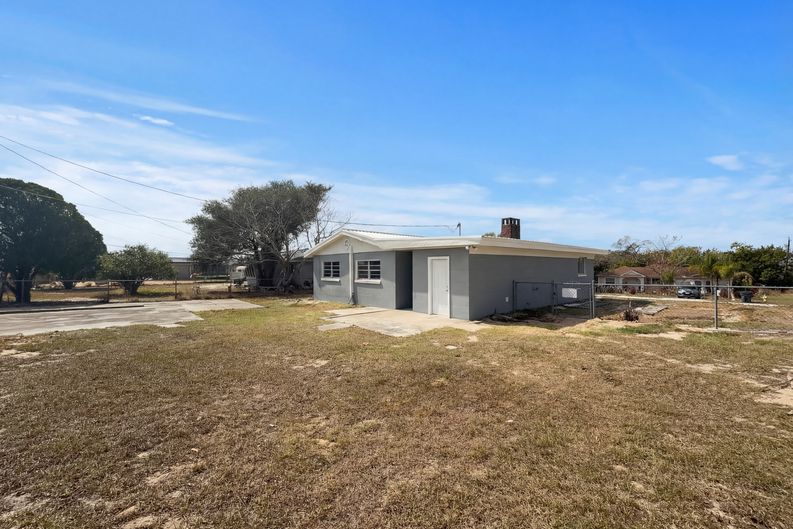 Photo 15 of 18 of 1306 Morningside Dr, Lake Wales, FL