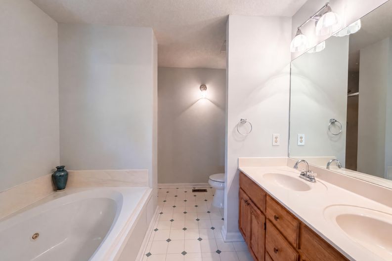 Photo 16 of 24 of 4300 Peeksville Rd, McDonough, GA