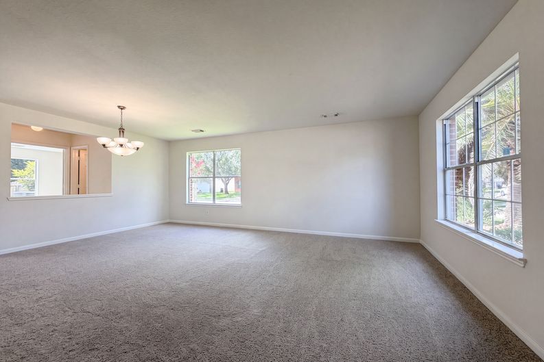 Photo 6 of 22 of 16519 Eaglewood Shadows Dr, Sugar Land, TX
