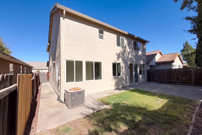 Photo 5 of 21 of 5124 Bissett Way, Sacramento, CA