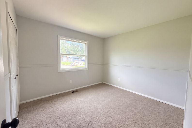 Photo 6 of 28 of 10820 Jackson St, Van Buren Township, MI
