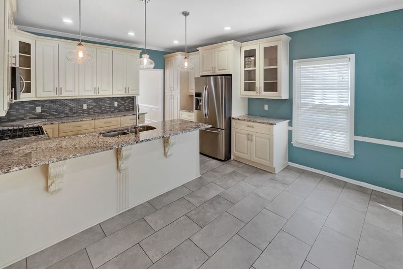 Photo 19 of 68 of 1370 Providence Dr, Lawrenceville, GA