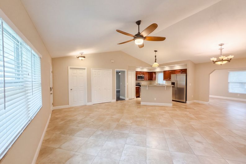 Photo 6 of 26 of 881 Vicksburg St, Deltona, FL