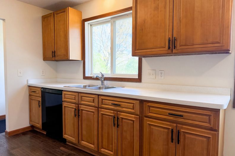 Photo 7 of 18 of 18817 Kenwood Trl, Lakeville, MN