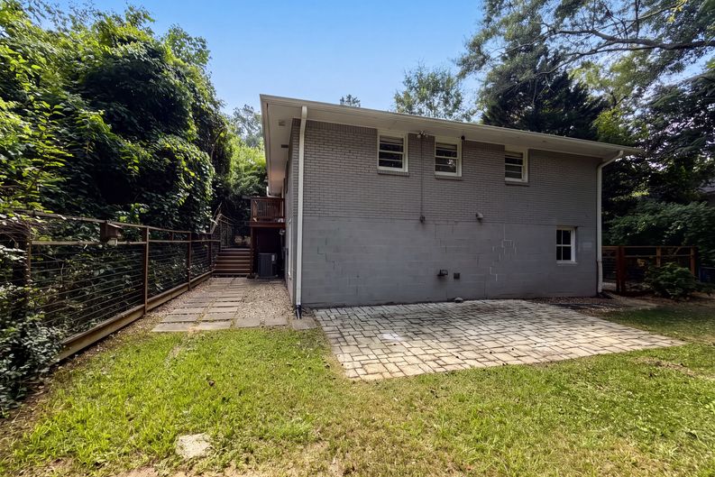 Photo 5 of 26 of 2336 Nesbitt Dr NE, Brookhaven, GA