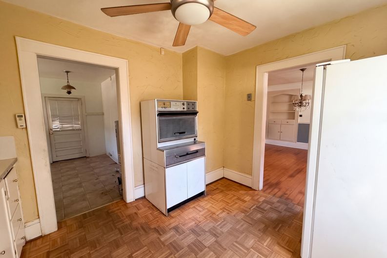 Photo 6 of 29 of 907 S South St, Gastonia, NC