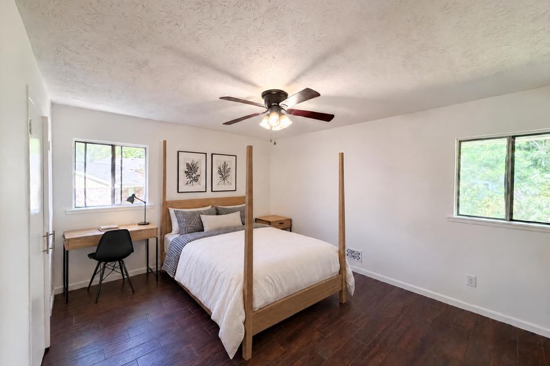 Photo 4 of 16 of 1010 Buckhurst Dr, Atlanta, GA