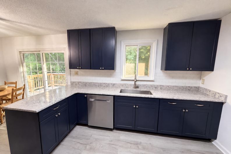Photo 9 of 27 of 7301 Meadowbrook Cir, Knoxville, TN
