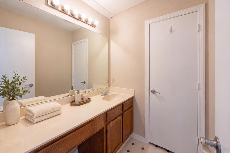 Photo 11 of 15 of 2739 April Hill Ln, Dallas, TX