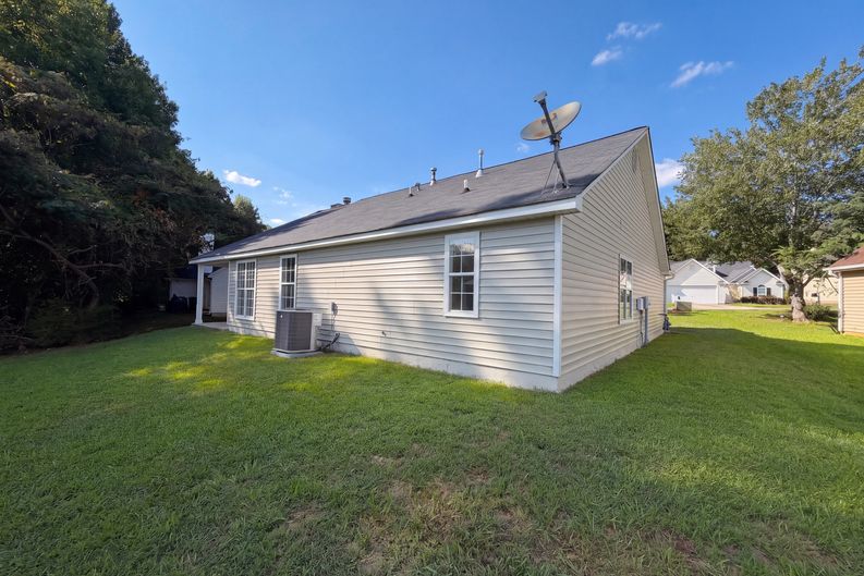 Photo 19 of 20 of 1088 Meadow Glen Cir, Fairburn, GA