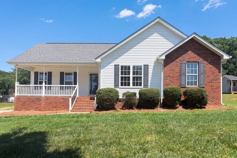 Photo 14 of 16 of 1011 Meagan Ct, Bessemer City, NC