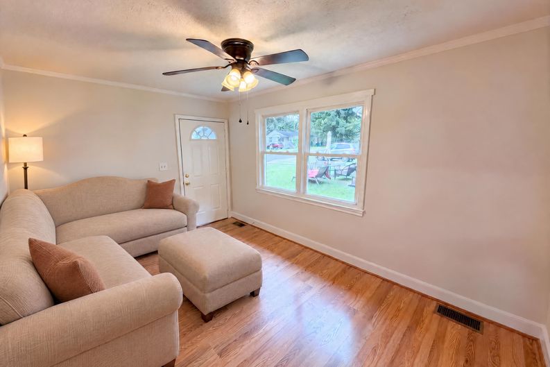 Photo 9 of 23 of 1521 Herrin Ave, Charlotte, NC
