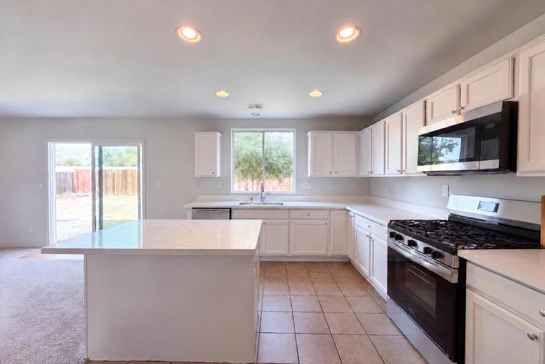Photo 17 of 31 of 2155 Watercourse St, Stockton, CA