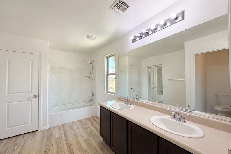 Photo 11 of 27 of 7730 W Giles Rd, Phoenix, AZ