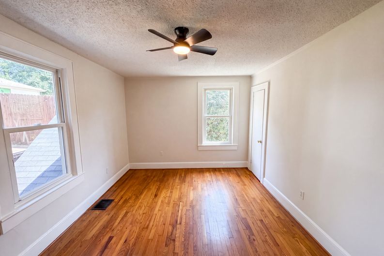 Photo 5 of 16 of 309 E Blue Ridge Dr, Greenville, SC