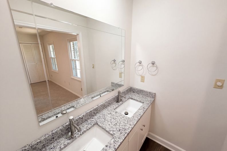 Photo 7 of 17 of 1810 Sabrina Ct, Charlotte, NC
