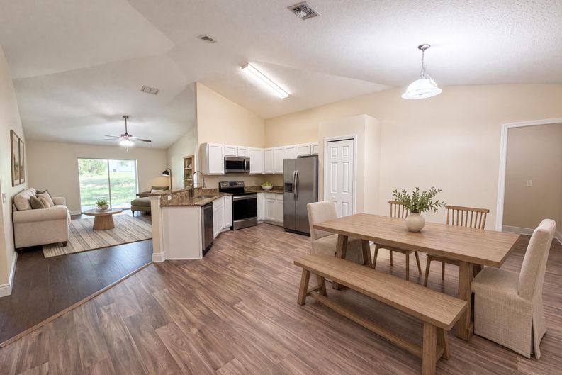 Photo 9 of 23 of 33137 Irongate Dr, Leesburg, FL