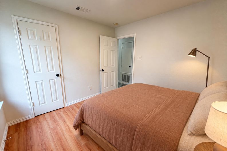 Photo 10 of 19 of 111 Forest Park Ln, Red Oak, TX