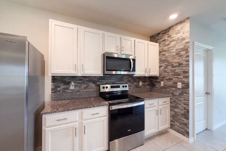 Photo 7 of 25 of 2112 Elio Ridge Dr, Zellwood, FL
