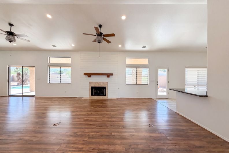Photo 3 of 25 of 1207 E Clearview Dr, Casa Grande, AZ