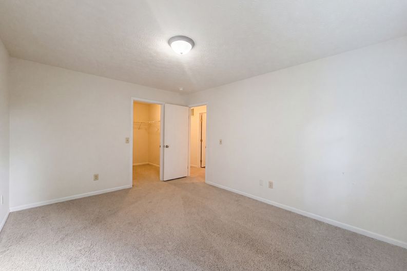 Photo 13 of 29 of 4625 Kenross Dr, Columbus, OH