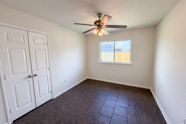 Photo 11 of 16 of 1706 Barlow Trl, Corpus Christi, TX
