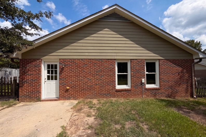 Photo 5 of 15 of 1710 Winnabow Dr, Fayetteville, NC