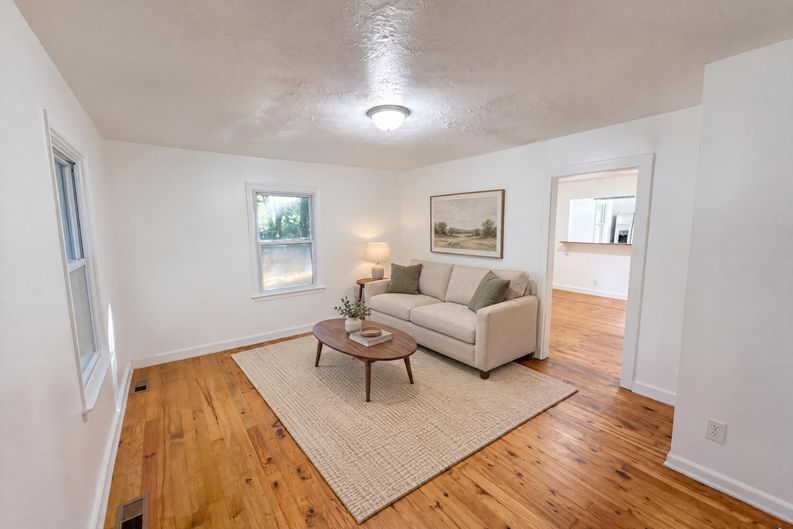 Photo 3 of 20 of 427 Wellons St NE, Marietta, GA