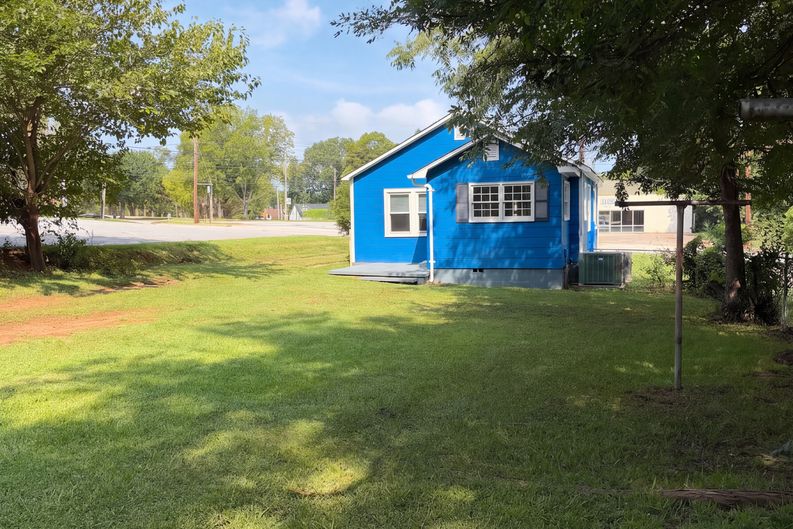 Photo 17 of 20 of 946 N Logan St, Gaffney, SC