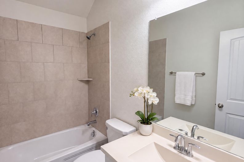 Photo 17 of 27 of 1421 Prairie Lake Ct, Carrollton, TX