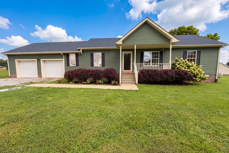 Photo 16 of 17 of 610 W Harper Rd, Portland, TN