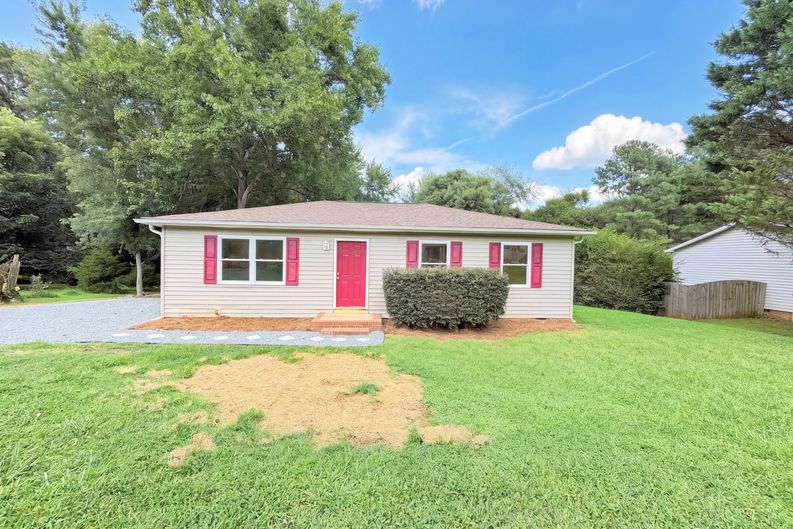 Photo 14 of 16 of 8332 Clear Meadow Ln, Charlotte, NC