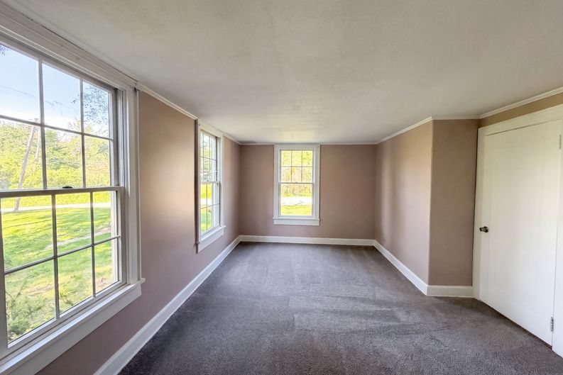 Photo 4 of 31 of 23691 Redfern Rd, Columbia Station, OH