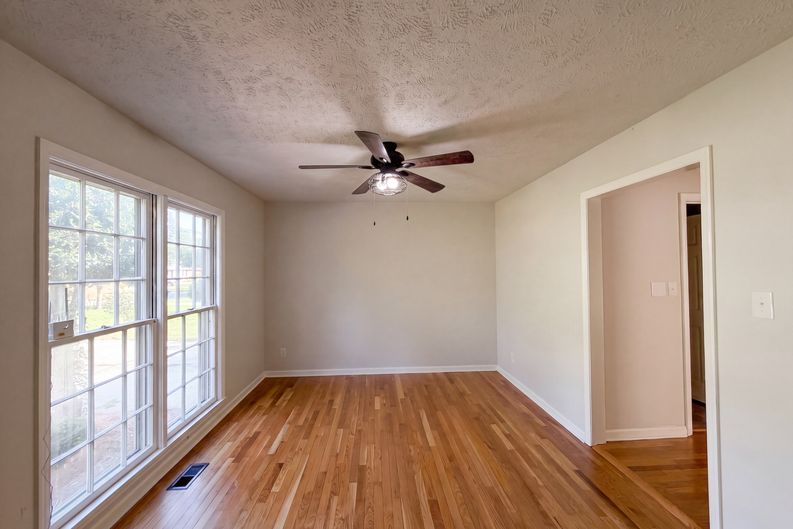 Photo 10 of 21 of 2337 Rolling Hill Rd, Fayetteville, NC