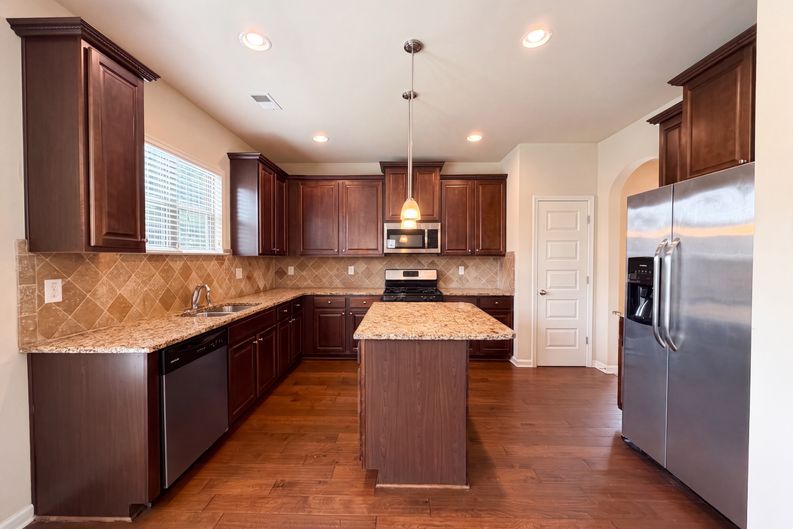 Photo 13 of 18 of 6543 Chason Woods Ct, Jonesboro, GA