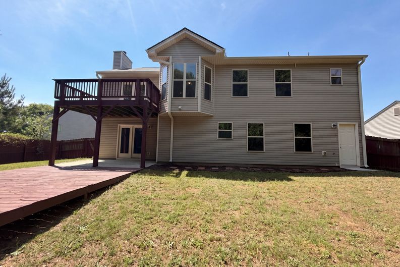 Photo 5 of 28 of 2721 Berkshire Dr, Winder, GA