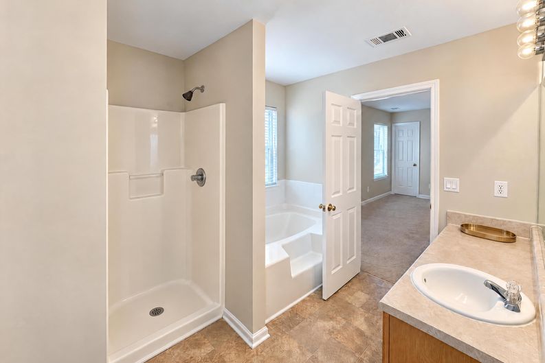 Photo 9 of 23 of 302 Bonnes Dr, Austell, GA