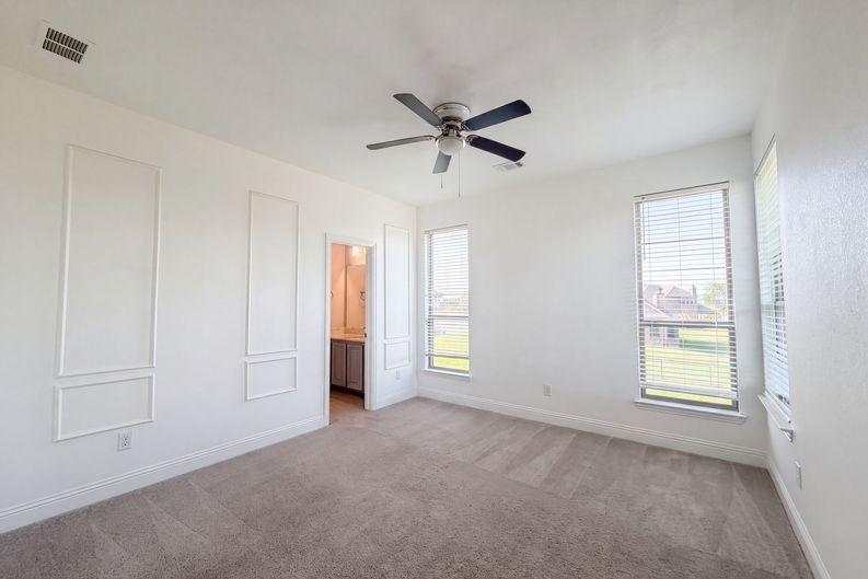 Photo 11 of 46 of 1208 Redbud St, Howe, TX