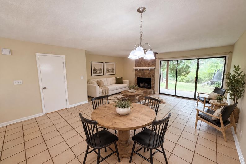 Photo 3 of 24 of 3271 Tennington Pl, Lawrenceville, GA